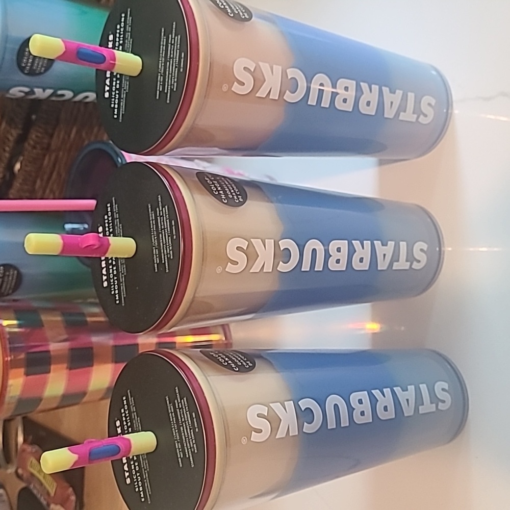 NWT Starbucks Spring 2023 Citrus Color Change Swirl Straw Topper Plastic Tumbler